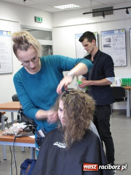 Zdjęcie w galerii na portalu naszraciborz.pl: Krakowska akcja charytatywna z udziałem mieszkanki Krowiarek wiadomości z regionu