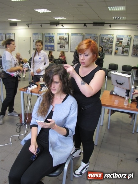 Zdjęcie w galerii na portalu naszraciborz.pl: Krakowska akcja charytatywna z udziałem mieszkanki Krowiarek wiadomości z regionu