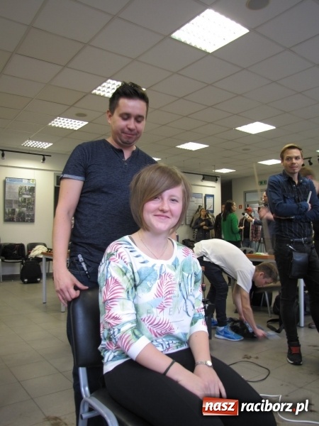 Zdjęcie w galerii na portalu naszraciborz.pl: Krakowska akcja charytatywna z udziałem mieszkanki Krowiarek wiadomości z regionu