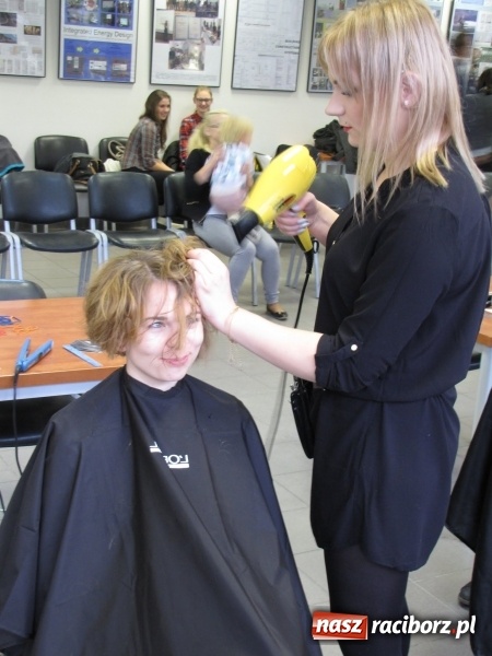 Zdjęcie w galerii na portalu naszraciborz.pl: Krakowska akcja charytatywna z udziałem mieszkanki Krowiarek wiadomości z regionu