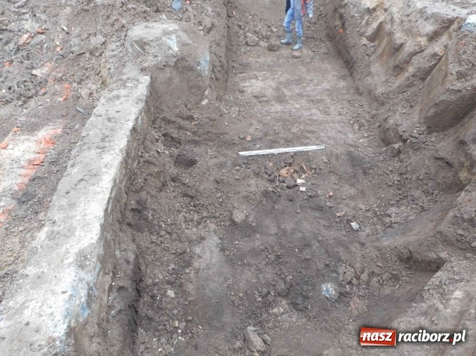 Zdjęcie w galerii na portalu naszraciborz.pl: Przy ulicy Kościuszki odkopano ludzkie szczątki  wiadomości z regionu