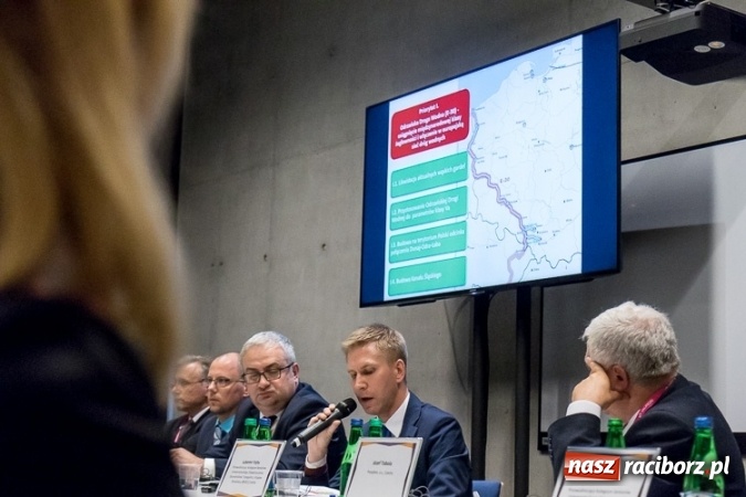 Zdjęcie w galerii na portalu naszraciborz.pl: Nie ma Śląska bez Odry - panel na temat przyszłości transportu wodnego na zakończenie VI Kongresu Małej i Średniej Przedsiębiorczości wiadomości z regionu