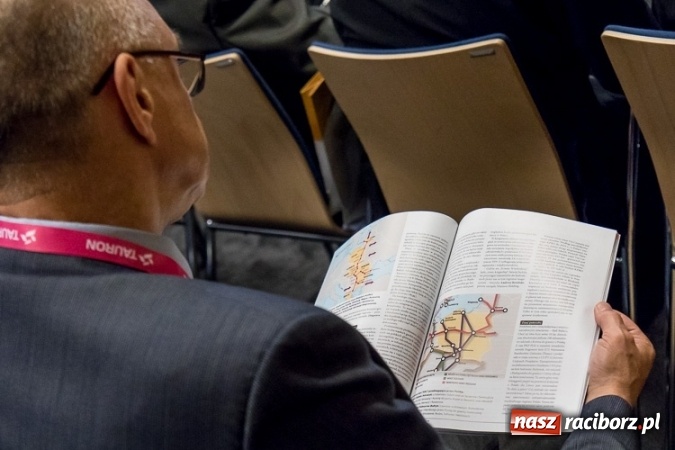 Zdjęcie w galerii na portalu naszraciborz.pl: Nie ma Śląska bez Odry - panel na temat przyszłości transportu wodnego na zakończenie VI Kongresu Małej i Średniej Przedsiębiorczości wiadomości z regionu