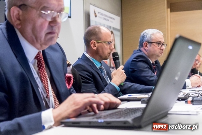 Zdjęcie w galerii na portalu naszraciborz.pl: Nie ma Śląska bez Odry - panel na temat przyszłości transportu wodnego na zakończenie VI Kongresu Małej i Średniej Przedsiębiorczości wiadomości z regionu