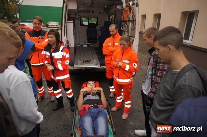 Zdjęcie w galerii na portalu naszraciborz.pl: Spotkanie wychowank&oacute;w MOW-u z ratownikami raciborskiego pogotowia ratunkowego wiadomości z regionu