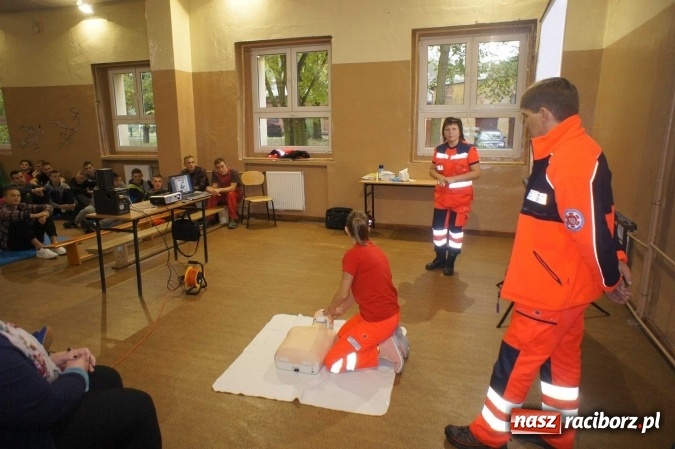 Zdjęcie w galerii na portalu naszraciborz.pl: Spotkanie wychowank&oacute;w MOW-u z ratownikami raciborskiego pogotowia ratunkowego wiadomości z regionu