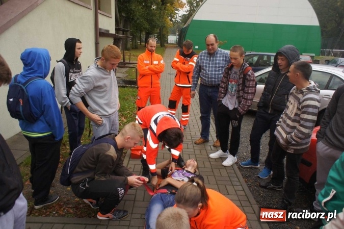 Zdjęcie w galerii na portalu naszraciborz.pl: Spotkanie wychowank&oacute;w MOW-u z ratownikami raciborskiego pogotowia ratunkowego wiadomości z regionu
