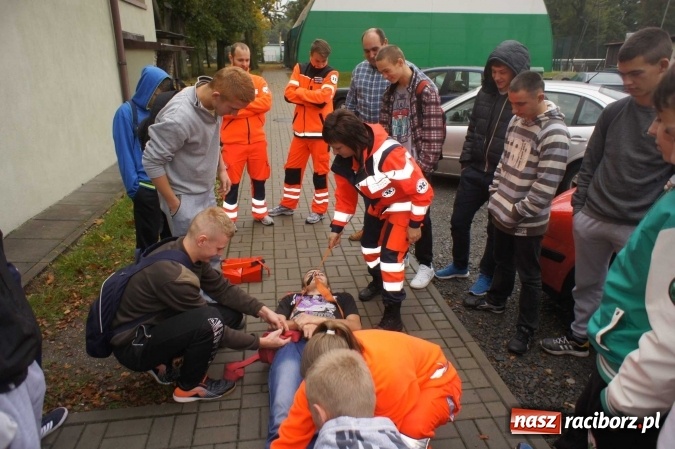 Zdjęcie w galerii na portalu naszraciborz.pl: Spotkanie wychowank&oacute;w MOW-u z ratownikami raciborskiego pogotowia ratunkowego wiadomości z regionu