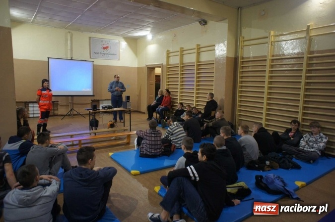 Zdjęcie w galerii na portalu naszraciborz.pl: Spotkanie wychowank&oacute;w MOW-u z ratownikami raciborskiego pogotowia ratunkowego wiadomości z regionu
