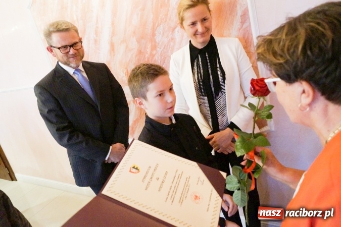 Zdjęcie w galerii na portalu naszraciborz.pl: Najlepsi z najlepszych. Uczniowie z Nędzy ze stypendiami wiadomości z regionu