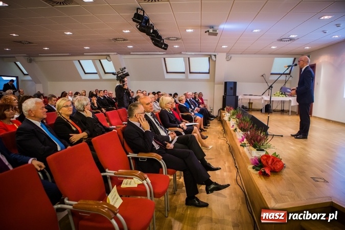 Zdjęcie w galerii na portalu naszraciborz.pl: Powiatowe obchody Dnia Edukacji Narodowej na Zamku Piastowskim wiadomości z regionu