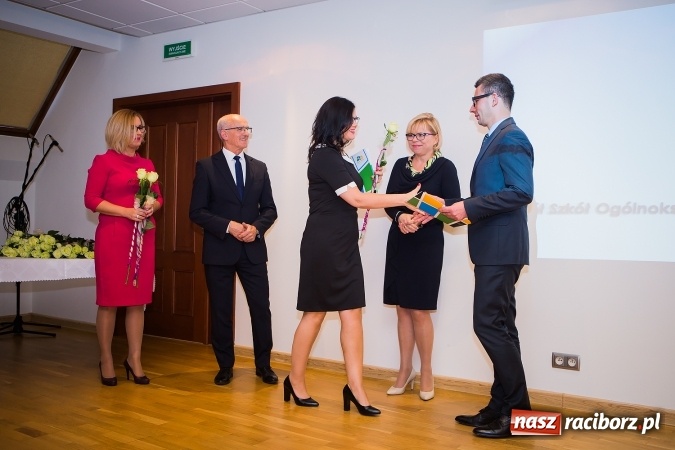 Zdjęcie w galerii na portalu naszraciborz.pl: Powiatowe obchody Dnia Edukacji Narodowej na Zamku Piastowskim wiadomości z regionu