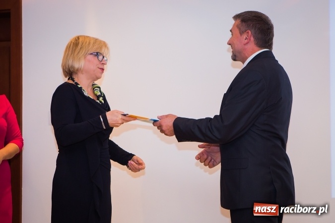 Zdjęcie w galerii na portalu naszraciborz.pl: Powiatowe obchody Dnia Edukacji Narodowej na Zamku Piastowskim wiadomości z regionu