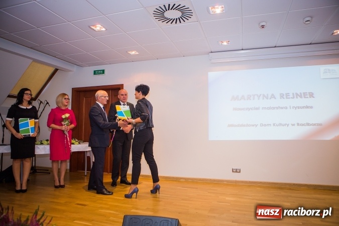 Zdjęcie w galerii na portalu naszraciborz.pl: Powiatowe obchody Dnia Edukacji Narodowej na Zamku Piastowskim wiadomości z regionu