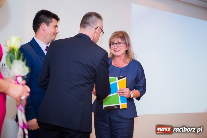 Zdjęcie w galerii na portalu naszraciborz.pl: Powiatowe obchody Dnia Edukacji Narodowej na Zamku Piastowskim wiadomości z regionu