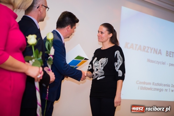 Zdjęcie w galerii na portalu naszraciborz.pl: Powiatowe obchody Dnia Edukacji Narodowej na Zamku Piastowskim wiadomości z regionu