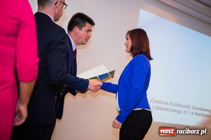 Zdjęcie w galerii na portalu naszraciborz.pl: Powiatowe obchody Dnia Edukacji Narodowej na Zamku Piastowskim wiadomości z regionu