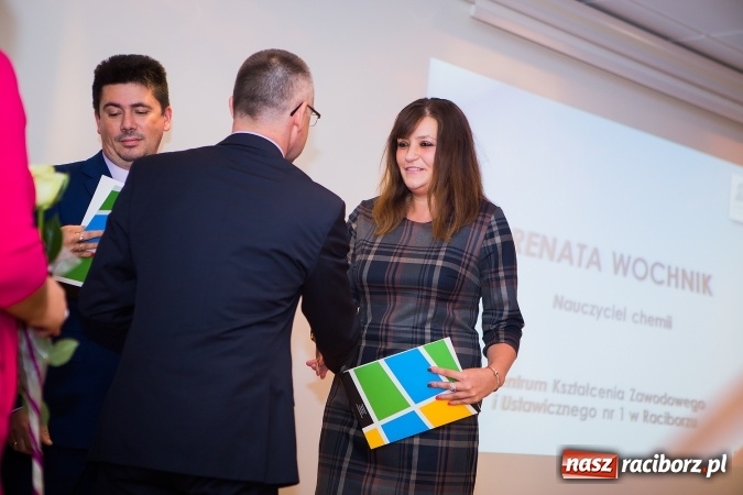 Zdjęcie w galerii na portalu naszraciborz.pl: Powiatowe obchody Dnia Edukacji Narodowej na Zamku Piastowskim wiadomości z regionu