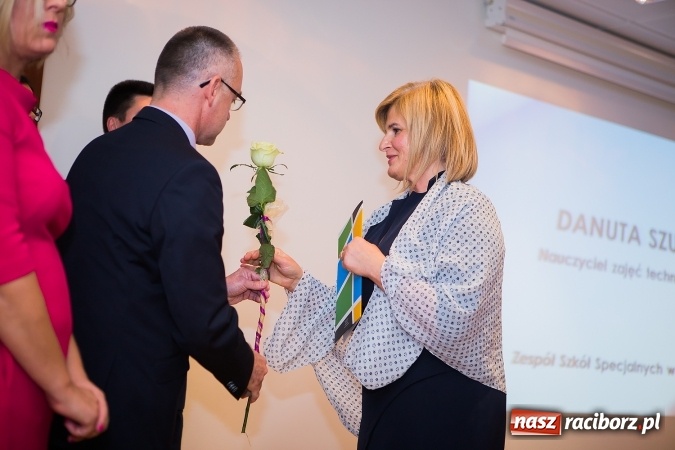 Zdjęcie w galerii na portalu naszraciborz.pl: Powiatowe obchody Dnia Edukacji Narodowej na Zamku Piastowskim wiadomości z regionu