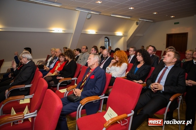 Zdjęcie w galerii na portalu naszraciborz.pl: Powiatowe obchody Dnia Edukacji Narodowej na Zamku Piastowskim wiadomości z regionu