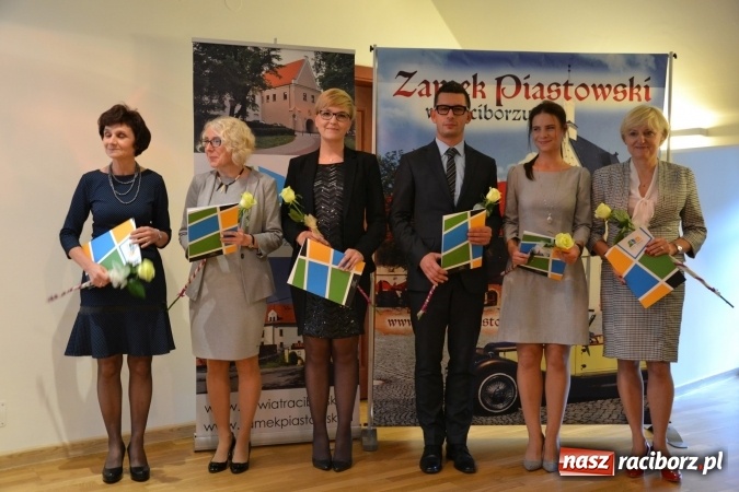 Zdjęcie w galerii na portalu naszraciborz.pl: Powiatowe obchody Dnia Edukacji Narodowej na Zamku Piastowskim wiadomości z regionu