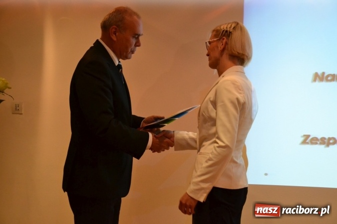 Zdjęcie w galerii na portalu naszraciborz.pl: Powiatowe obchody Dnia Edukacji Narodowej na Zamku Piastowskim wiadomości z regionu