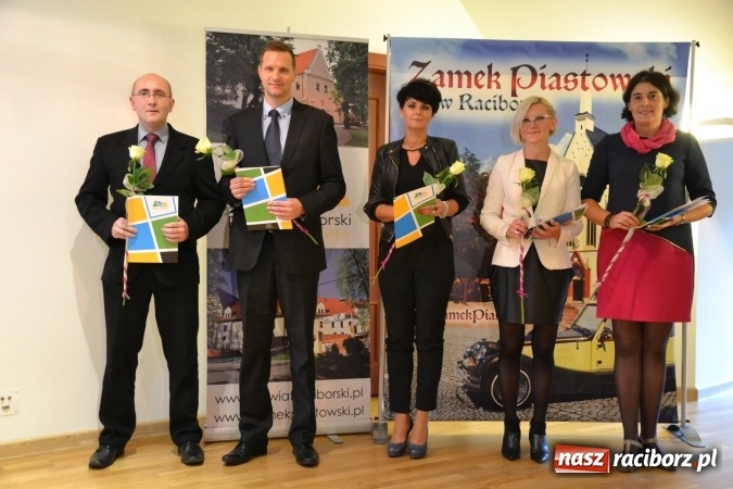 Zdjęcie w galerii na portalu naszraciborz.pl: Powiatowe obchody Dnia Edukacji Narodowej na Zamku Piastowskim wiadomości z regionu