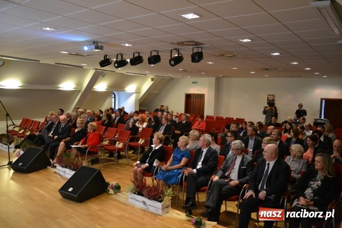 Zdjęcie w galerii na portalu naszraciborz.pl: Powiatowe obchody Dnia Edukacji Narodowej na Zamku Piastowskim wiadomości z regionu