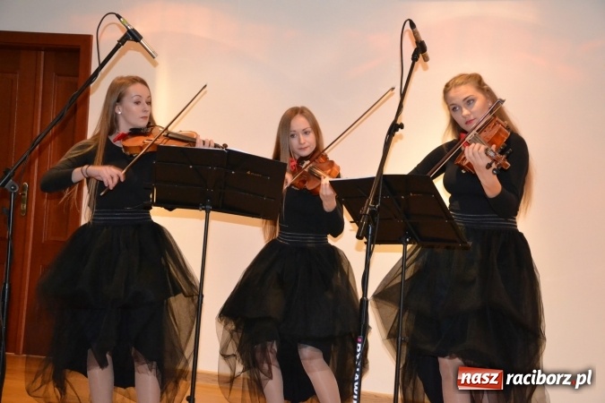 Zdjęcie w galerii na portalu naszraciborz.pl: Powiatowe obchody Dnia Edukacji Narodowej na Zamku Piastowskim wiadomości z regionu