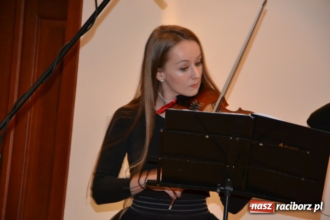 Zdjęcie w galerii na portalu naszraciborz.pl: Powiatowe obchody Dnia Edukacji Narodowej na Zamku Piastowskim wiadomości z regionu