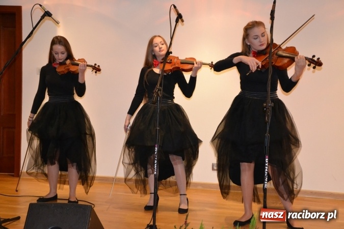 Zdjęcie w galerii na portalu naszraciborz.pl: Powiatowe obchody Dnia Edukacji Narodowej na Zamku Piastowskim wiadomości z regionu