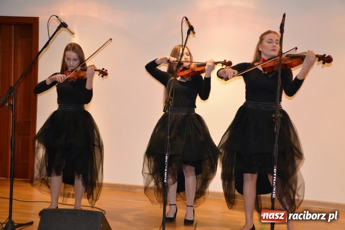 Zdjęcie w galerii na portalu naszraciborz.pl: Powiatowe obchody Dnia Edukacji Narodowej na Zamku Piastowskim wiadomości z regionu