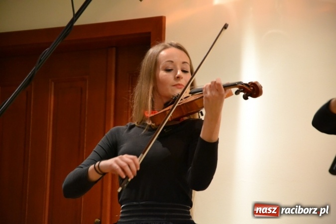 Zdjęcie w galerii na portalu naszraciborz.pl: Powiatowe obchody Dnia Edukacji Narodowej na Zamku Piastowskim wiadomości z regionu