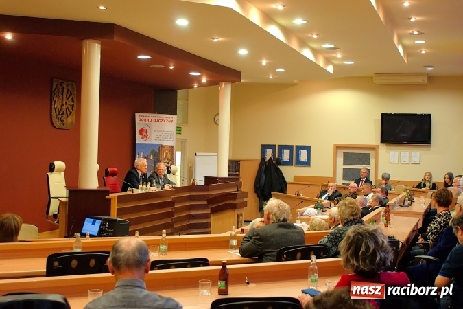 Zdjęcie w galerii na portalu naszraciborz.pl: Nie zamykajmy się w kleszczach strachu, otwórzmy się na świat. Marszałek senior Kornel Morawiecki na jubileuszu Dobra Ojczyzny wiadomości z regionu