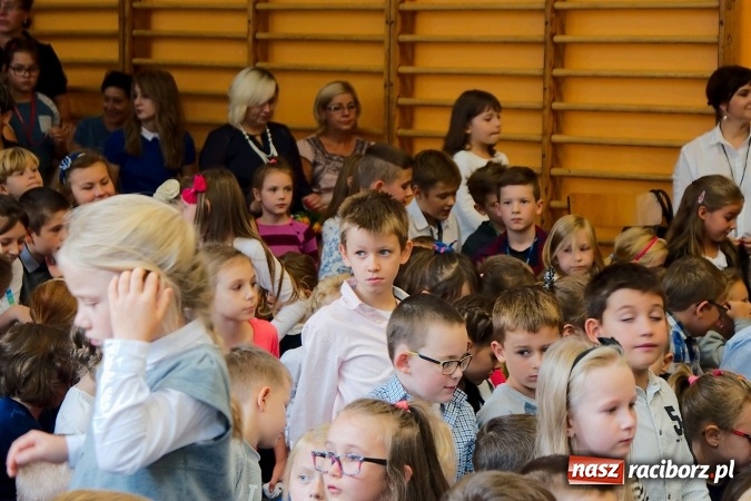 Zdjęcie w galerii na portalu naszraciborz.pl: Koncert życzeń z okazji Dnia Nauczyciela w SP13 wiadomości z regionu
