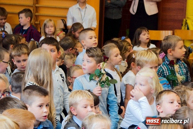 Zdjęcie w galerii na portalu naszraciborz.pl: Koncert życzeń z okazji Dnia Nauczyciela w SP13 wiadomości z regionu