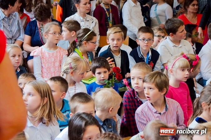 Zdjęcie w galerii na portalu naszraciborz.pl: Koncert życzeń z okazji Dnia Nauczyciela w SP13 wiadomości z regionu