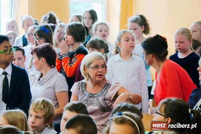 Zdjęcie w galerii na portalu naszraciborz.pl: Koncert życzeń z okazji Dnia Nauczyciela w SP13 wiadomości z regionu