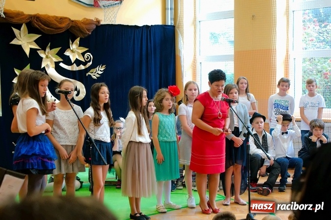 Zdjęcie w galerii na portalu naszraciborz.pl: Koncert życzeń z okazji Dnia Nauczyciela w SP13 wiadomości z regionu