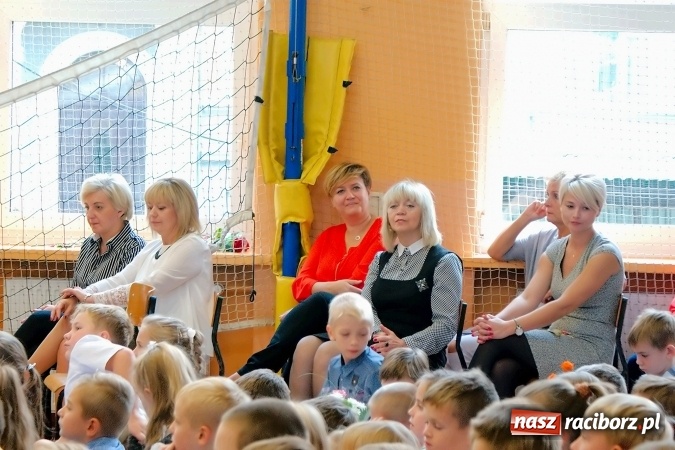 Zdjęcie w galerii na portalu naszraciborz.pl: Koncert życzeń z okazji Dnia Nauczyciela w SP13 wiadomości z regionu