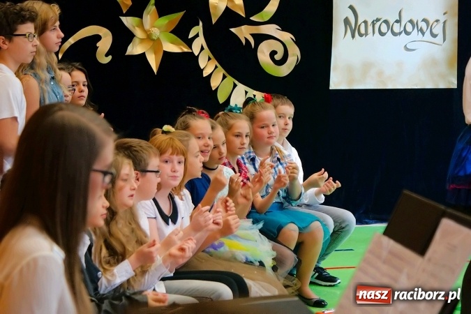 Zdjęcie w galerii na portalu naszraciborz.pl: Koncert życzeń z okazji Dnia Nauczyciela w SP13 wiadomości z regionu