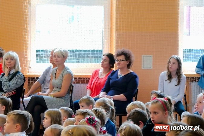 Zdjęcie w galerii na portalu naszraciborz.pl: Koncert życzeń z okazji Dnia Nauczyciela w SP13 wiadomości z regionu