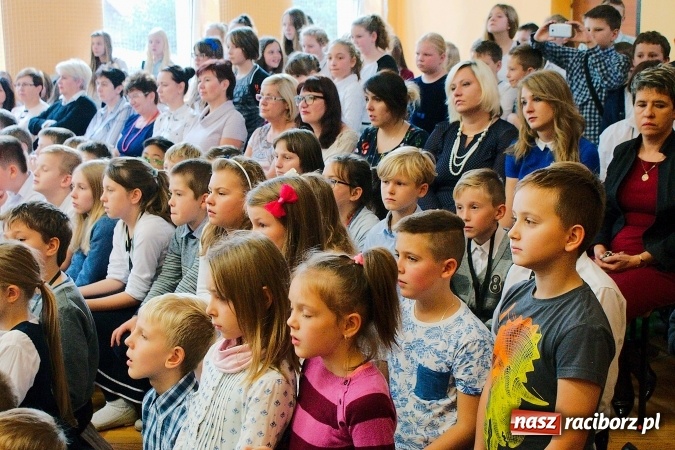 Zdjęcie w galerii na portalu naszraciborz.pl: Koncert życzeń z okazji Dnia Nauczyciela w SP13 wiadomości z regionu