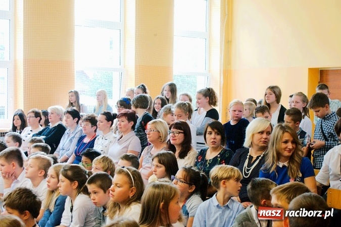 Zdjęcie w galerii na portalu naszraciborz.pl: Koncert życzeń z okazji Dnia Nauczyciela w SP13 wiadomości z regionu