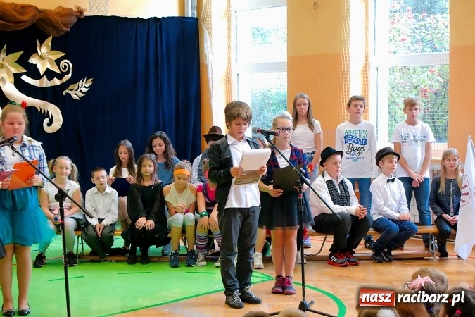 Zdjęcie w galerii na portalu naszraciborz.pl: Koncert życzeń z okazji Dnia Nauczyciela w SP13 wiadomości z regionu