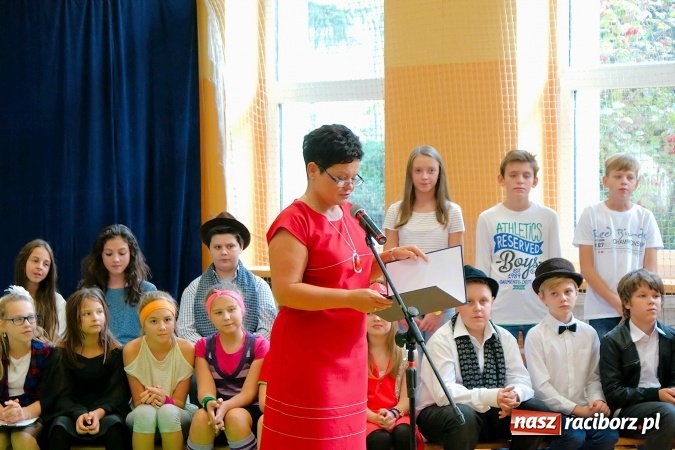 Zdjęcie w galerii na portalu naszraciborz.pl: Koncert życzeń z okazji Dnia Nauczyciela w SP13 wiadomości z regionu