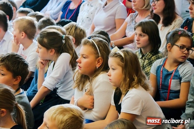 Zdjęcie w galerii na portalu naszraciborz.pl: Koncert życzeń z okazji Dnia Nauczyciela w SP13 wiadomości z regionu