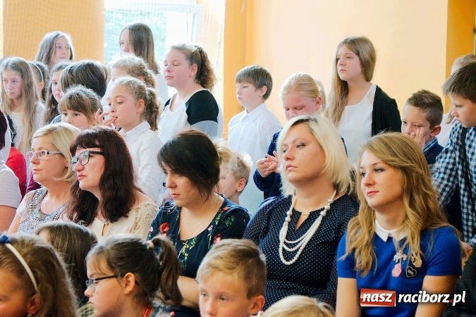 Zdjęcie w galerii na portalu naszraciborz.pl: Koncert życzeń z okazji Dnia Nauczyciela w SP13 wiadomości z regionu