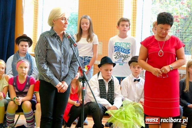 Zdjęcie w galerii na portalu naszraciborz.pl: Koncert życzeń z okazji Dnia Nauczyciela w SP13 wiadomości z regionu