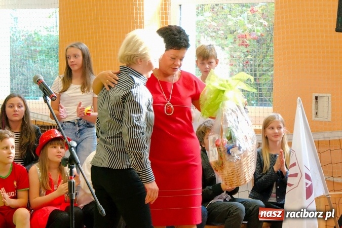 Zdjęcie w galerii na portalu naszraciborz.pl: Koncert życzeń z okazji Dnia Nauczyciela w SP13 wiadomości z regionu